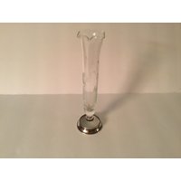 Vintage Glas Budvase Auf Basis Von Sterling Geätzt Silbriges Design 7" H 2 Hieß" Dia Perfekt Zustand von GillysCollectibles