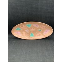 1970Er Jahre Servierplatte Aus Einer Handbemalten Steingut Schale 1970Er Jahre Servierplatte Aus Einer Handbemalten Steingut Schale von GinasVintageDelights