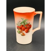 Antike Dresdner Porzellan Tasse Handgemaltes Design Mit Himbeerkirsche Antike Dresdner Porzellan Tasse Handgemaltes Design Mit Himbeerkirsche von GinasVintageDelights