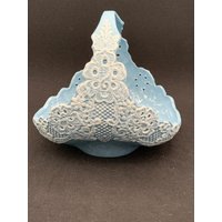 Blauer Keramikspitzenkorb, Handgefertigte Dekorative Schale, Keramikspitzenschale, Rosa Spitzenschüssel, Wohnkultur, Geschenk Für Sie Blauer Keramikspitzenkorb, Handgefertigte Dekorative Schale, Keramikspitzenschale, Rosa Spitzenschüssel, Wohnkultur, Geschenk Für Sie von GinasVintageDelights