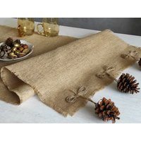 Bauernhaus Jute Tischläufer, Rustikale Tischdekoration, Weihnachten Esstisch Dekor von GingerBreadHomeDecor