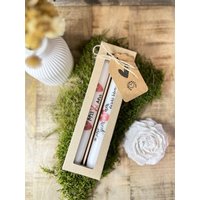 Kerze Mrs. & I Stabkerze Mit Schriftzug | Hochzeit Einzeln Und Geschenkverpackung Kerze Mrs. & I Stabkerze Mit Schriftzug | Hochzeit Einzeln Und Geschenkverpackung von GingerDecoAndMore