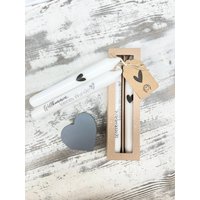 Kerze Zur Geburt I Geschenk Mit Schriftzug Willkommen Kleines Wunder Einzeln Oder Geschenkverpackung Kerze Zur Geburt I Geschenk Mit Schriftzug Willkommen Kleines Wunder Einzeln Oder Geschenkverpackung von GingerDecoAndMore