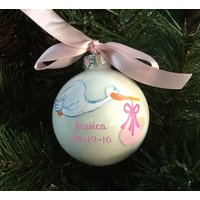 Personalisierte Storch Ornament - Handgemaltes Glas Babypartygeschenk Personalisierte Storch Ornament - Handgemaltes Glas Babypartygeschenk von GingerspiceStudio