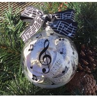 Personalisierte Musik Lehrer Ornament Glas Weihnachtskugel Mit Notenblatt von GingerspiceStudio