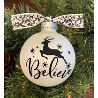 Personalisiertes Believe Ornament | Reideer Glasornament Weihnachtskugel Aus Glas von GingerspiceStudio