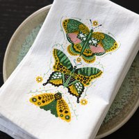 Night Butterfly Stoffservietten Wiederverwendbare Baumwoll-Leinen 4-Er Set Night Butterfly Stoffservietten Wiederverwendbare Baumwoll-Leinen 4-Er Set von Gingiber