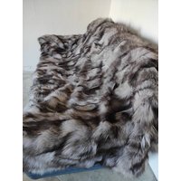 Echtpelz Decke Personalisierte Fuchs Pelz Handgefertigte Fell Tagesdecke Für Ein Sofa von GioFurs