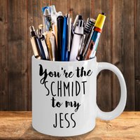 Neue Mädchen-Tasse - Youre The Schmidt To My Jess Tv-Show Lustiger Humor Cece Winston-Cute Best Friends Passender 11Oz 15Oz Keramik-Kaffeebecher Neue Mädchen-Tasse - Youre The Schmidt To My Jess Tv-Show Lustiger Humor Cece Winston-Cute Best Friends Passender 11Oz 15Oz Keramik-Kaffeebecher von GirlinaBigBangOffice