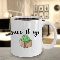 Succ It Up - Saftig Humor Pun Lustig Pflanze Kaffeetasse 11Oz 15Oz Keramik Kaffeebecher von GirlinaBigBangOffice