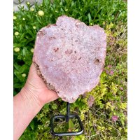 10, 5 "Pink Amethyst Geode Scheibenscheibe Auf Ständer, Bergkristall, Brasilien, Naturstein, Atemberaubende Display 10, 5 "Pink Amethyst Geode Scheibenscheibe Auf Ständer, Bergkristall, Brasilien, Naturstein, Atemberaubende Display von GivingEarthMinerals