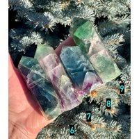 Bunte Fluorit Turm, Wahl, Blau Grün Lila, Regenbogen, Naturstein, Kristall, Punkt Bunte Fluorit Turm, Wahl, Blau Grün Lila, Regenbogen, Naturstein, Kristall, Punkt von GivingEarthMinerals