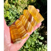 Gelber Fluorit-Turm, Wahl, Gebänderter Naturstein, Edelstein-Kristallspitze, Spirituelle Geschenke Gelber Fluorit-Turm, Wahl, Gebänderter Naturstein, Edelstein-Kristallspitze, Spirituelle Geschenke von GivingEarthMinerals