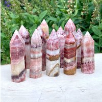 Rainbow Calcite Tower, Wahl, Dali Jaspis, Naturstein, Polierte Spitze, Kristall, Edelstein Rainbow Calcite Tower, Wahl, Dali Jaspis, Naturstein, Polierte Spitze, Kristall, Edelstein von GivingEarthMinerals