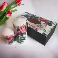 Handgefertigtes Geschenk-Set Kerzen Tissue-Box Holz Geschenk Verpackt Muttertagsbox Servietten Blumen Rosen Handgefertigtes Geschenk-Set Kerzen Tissue-Box Holz Geschenk Verpackt Muttertagsbox Servietten Blumen Rosen von GkFineArtLovers
