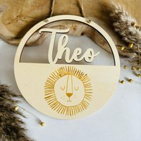 Personalisiertes Namensschild, Türschild, Holzschild Kinder Baby, Geschenk Geburt Taufe Geburtstag, Löwe, Patenkind, Kinderzimmerdeko Personalisiertes Namensschild, Türschild, Holzschild Kinder Baby, Geschenk Geburt Taufe Geburtstag, Löwe, Patenkind, Kinderzimmerdeko von GlanzGeschenke