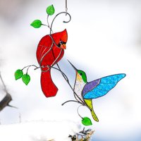 Glasmalerei-Kardinal-Suncatcher Muttertagsgeschenk Kolibri-Glasmalerei-Fensterbehänge Glasmalerei-Kardinal-Denkmalverzierung von GlassArtStories