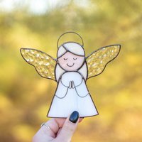 Glasmalerei Engel Suncatcher Geschenke Für Mama Weihnachten Benutzerdefinierte Glasfensterbehänge Schutzengel Geburtstagsgeschenke von GlassArtStories
