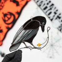 Halloween-Buntglaskrähe Muttertagsgeschenk Herbstdekoration Im Freien Benutzerdefinierte Glasmalerei-Halloween-Buntglasfensterbehänge von GlassArtStories