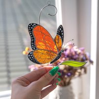 Schmetterling Ornament Glasmalerei Fensterbehang Weihnachtsgeschenk Fairy Garden Accessoires Benutzerdefinierte Glasverzierung Gartenkunst von GlassArtStories