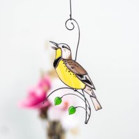 Westliche Wiesenlerche Glasmalerei Sonnenfänger Muttertagsgeschenk Vogel Fensterschmuck Fee Garten Dekor von GlassArtStories