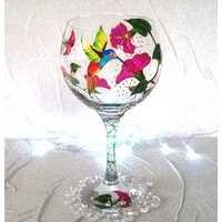 Kolibri Geschenke Weingläser Mama Geburtstagsgeschenk Einzigartige Für Frauen Floral Weinglas Personalisiertes Geschenk von GlassBayStudio