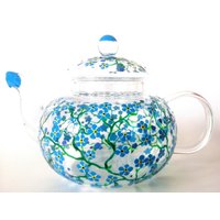 Personalisiertes Geschenk Für Mama Glas Teekanne Blumen Vergissmeinnuß Handbemalt Frühling Hochzeit Gastgeschenk Muttertag Geschenkidee von GlassBayStudio