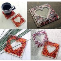 Handgefertigter Glasuntersetzer Pink/Rot Liebe Herz Getränkeuntersetzer - Glasfliese Hot Drink Tischmatte Valentinstag Geschenk Glasherz von GlassByGenea