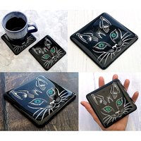 Handgemachte Geschmolzene Glas Katzen Gesicht Getränke Untersetzer - Mit Dichroic Glasaugen Glasfliese Schwarze Katze Hot Drink Tischset Feline von GlassByGenea