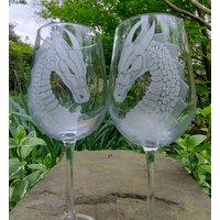 Drachen Hochzeit Weingläser Fantasy Ren Faire Toasting Set von GlassGoddessNgraving