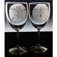 Handgravierte Sand Dollar Weingläser - 2Er Set von GlassGoddessNgraving