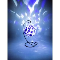 Handbemalte Abstrakte Glas Kerzenhalter Blau & Weiß Home Decor von GlassTrappedDesigns