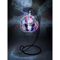 Bunte Schmetterlinge Hand Bemalt Glas Kerzenhalter Mit Metall Ständer von GlassTrappedDesigns