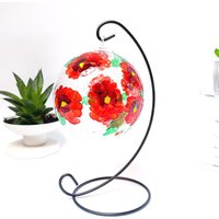 Handbemalter Kerzenhalter Mit Stiefmütterchen Dekor von GlassTrappedDesigns