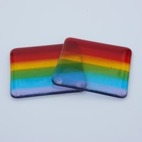 Untersetzer Aus Geschmolzenem Glas in Regenbogen Farben, Set Zwei Untersetzern, Geschenkset Untersetzer Aus Geschmolzenem Glas in Regenbogen Farben, Set Zwei Untersetzern, Geschenkset von GlassbyDebbie