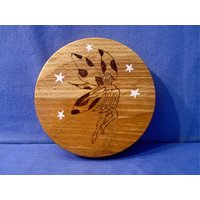 Handgefertigte Sternenfee Pyrographiert Und Handbemalt. | Mit 3 Optionen Kann Sein Wandbehang, Ausstellungsstück Mit Ständer Oder Untersetzer von GlastonburyMystical