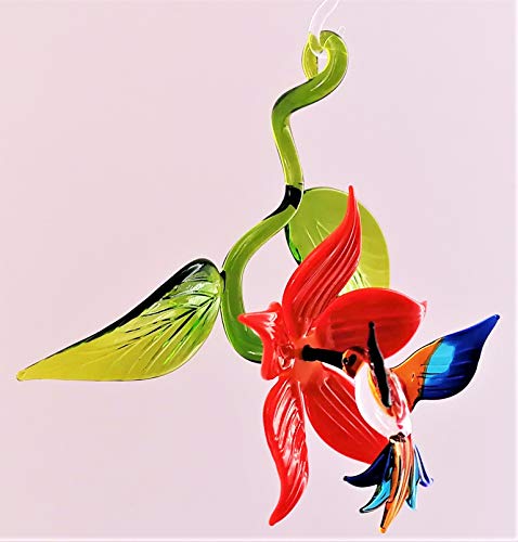 Hängevogel, Kolibri mit Blüte und Blatt (Blüte: rot/Flügel: braun-hellblau-blau) von Glasvogelwelt