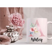 Personalisierte Kaffeetasse Mit Initialen | Personalisiertes Geschenk Name Buchstabe Alphabet Initial Blumenname Individuelle Blumen Keramik Tasse von GlobalArtUSA