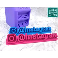 Social Media Schreibtisch Plakette 3D Gedruckt | Benutzerdefinierte Formulierung, Personalisiert, Facebook, Snapchat, Twitter, Twitch, Instagram von GlobalPrintedGifts