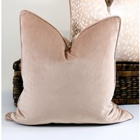 Pilz Samtkissenbezug Blush Tan Schlichtes Dekoratives Kissen von GloriousHomeDecor