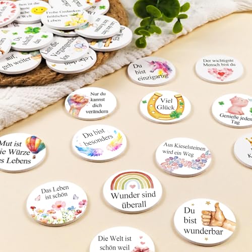 30x Glücksmünzen Holz mit Sprüchen, Kleine Glücksbringer Mutmacher Geschenk, Als Tischdeko & Streudeko & Gastgeschenke, Ideal für Geburtstag, Weihnachten, Neujahr, Silvester, Schulanfang von GluckGeschenk