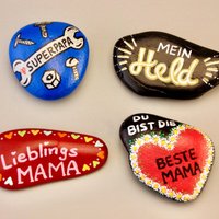 Mama Papa Stein Bemalt Geburtstag Geschenk Spruch Herz Klein Blumen Muttertag Vatertag Opa Oma Werkzeug Handwerker Held Deko Rot Blau von Gluecksfarbe