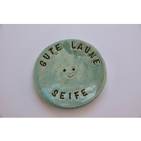 Gute Laune Seifenschale Gesicht Spruchkeramik Türkis Blau Seifenablage Ablauf Rund Getöpfert Ton Löcher Geburtstag Geschenk Frau Deutschland von Gluecksfarbe