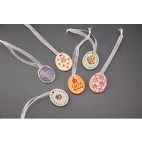 Ostereier 2Erset Keramik Handbemalt Orange Rosa Schmetterling Klein Getöpfert Dekofrühling Blumen Zum Hängen Hase Gartenanhänger Draussen von Gluecksfarbe