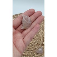 Kleine Halbmonde Mit Gesicht Aus Blumenachat in Beigetönen Kleine Halbmonde Mit Gesicht Aus Blumenachat in Beigetönen von GluecksfaserBYcindy