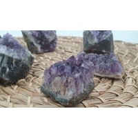 Schöne Amethyst Drusenstücke Im Muttergestein Aus Brasilien Verschiedene Größen Schöne Amethyst Drusenstücke Im Muttergestein Aus Brasilien Verschiedene Größen von GluecksfaserBYcindy