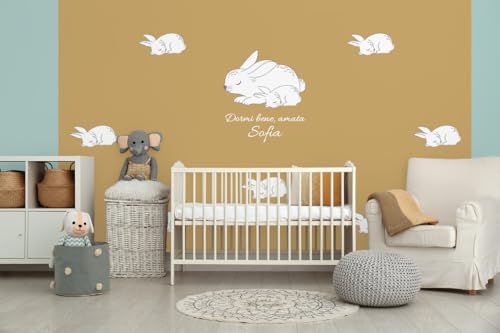 Glücksvilla - Baby-Tapete - Kinderzimmer-Tapete, Häschen, personalisierbar mit individuellem Text, selbstklebend - 14 Karamell (360 x 250 cm BxH), Vliestapete, Wand-Deko Kind Junge Mädchen von Glücksvilla