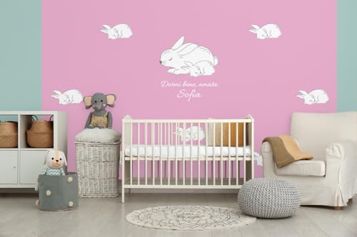 Glücksvilla - Baby-Tapete - Kinderzimmer-Tapete, Häschen, personalisierbar mit individuellem Text, selbstklebend - 44 Pastellrosa (360 x 250 cm BxH), Vliestapete, Wand-Deko Kind Junge Mädchen von Glücksvilla