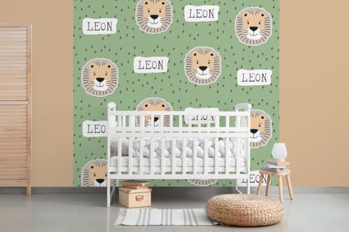 Glücksvilla - Baby-Tapete - Kinderzimmer-Tapete, Leo Löwe, personalisierbar mit individuellem Text, selbstklebend - 31 Mint (240 x 250 cm BxH), Vliestapete, Wand-Deko Kind Junge Mädchen von Glücksvilla