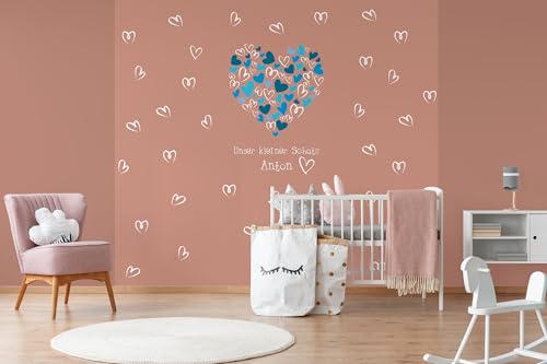 Glücksvilla - Baby-Tapete - Kinderzimmer-Tapete, blaue Herzen, personalisierbar mit individuellem Text, selbstklebend - 10 Blush (360 x 250 cm BxH), Vliestapete, Wand-Deko Kind Junge Mädchen von Glücksvilla